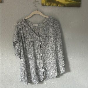 Liz Claiborne Monochrome Button-Up Blouse